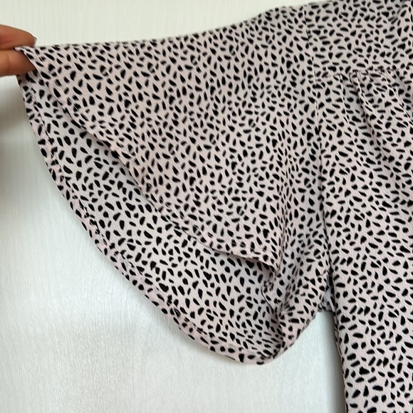 Monteau-Los Angeles S Faux Wrap Top with flutter sleeves and elastic waist - Picture 5 of 7